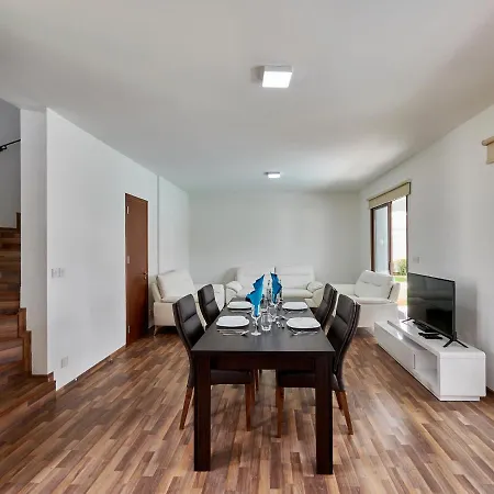 Angie Luxury וילה