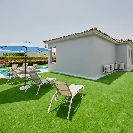 Angie Luxury איה נאפה